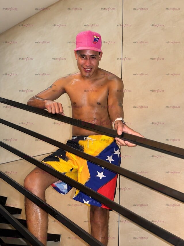 FOTOS DE VENEZOLANO VERGÓN, ACTIVO Y BISEXUAL. 24 CM CON PERLAS EN EL BICHO