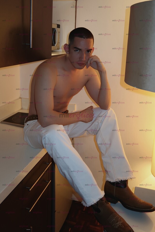 FOTOS DE ROGELIO DISPONIBLE DÉJATE CONSENTIR CON MI CULITO Y MI VERGA ¿QUIERES LECHITA?