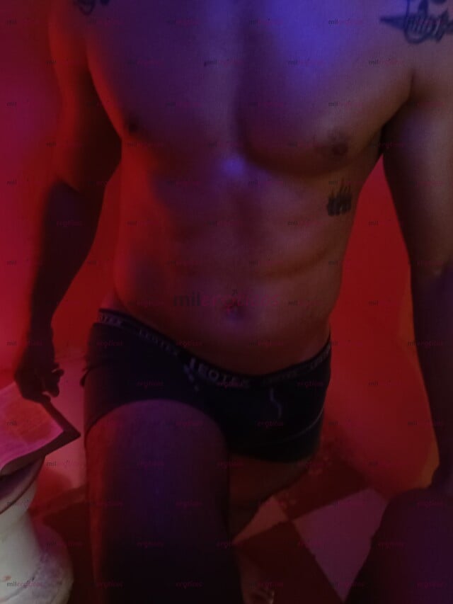 FOTOS DE JOVEN ATLÉTICO COMPAÑÍA EXCLUSIVA PARA MUJERES DISCRECIÓN GARANTIZADA