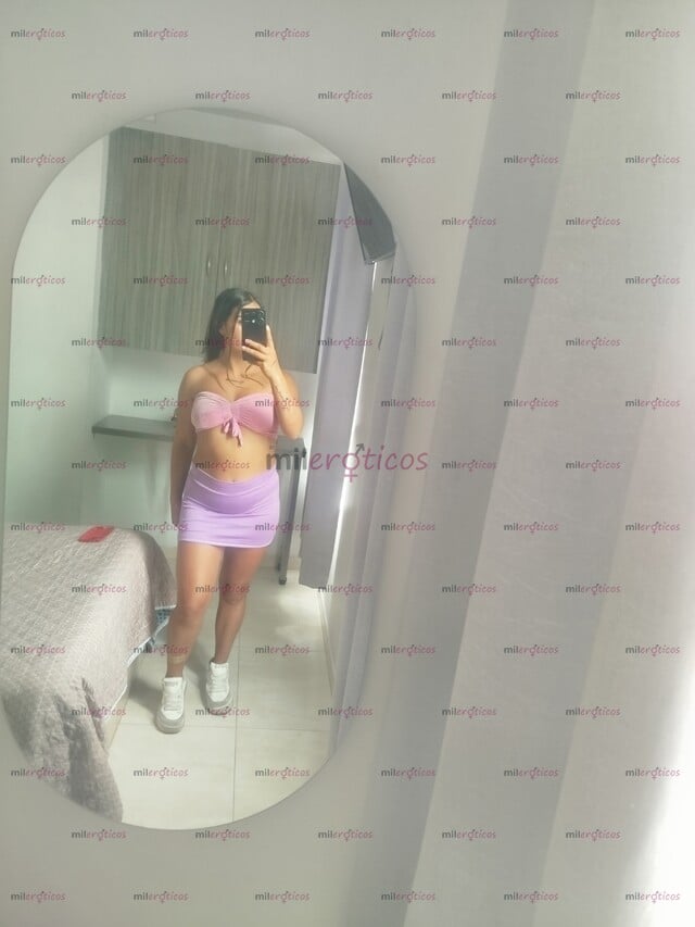 FOTOS DE MORENA, ACTIVA, HERMOSA, JOVEN, CALIENTE, SIMPÁTICA Y ATRACTIVA