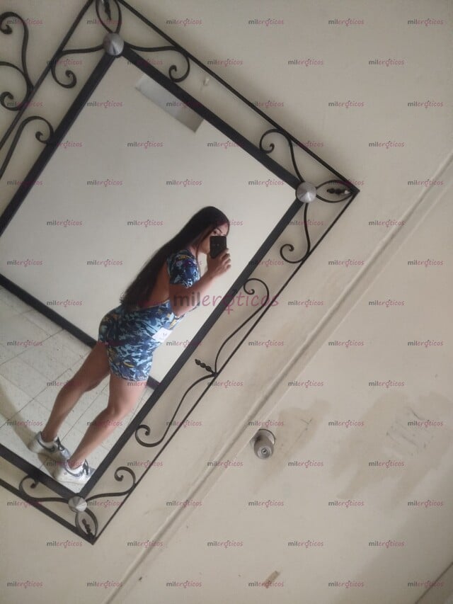 FOTOS DE MORENA, ACTIVA, HERMOSA, JOVEN, CALIENTE, SIMPÁTICA Y ATRACTIVA