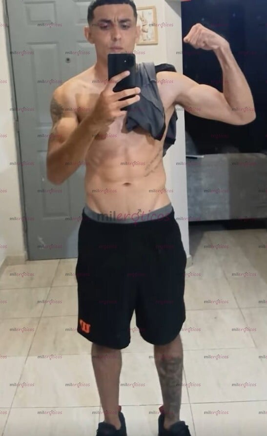 FOTOS DE JOVEN ALTO DELGADO BUEN ROLLO ATENTO SERVICIAL Y RESPETUOSO CONTACTAME