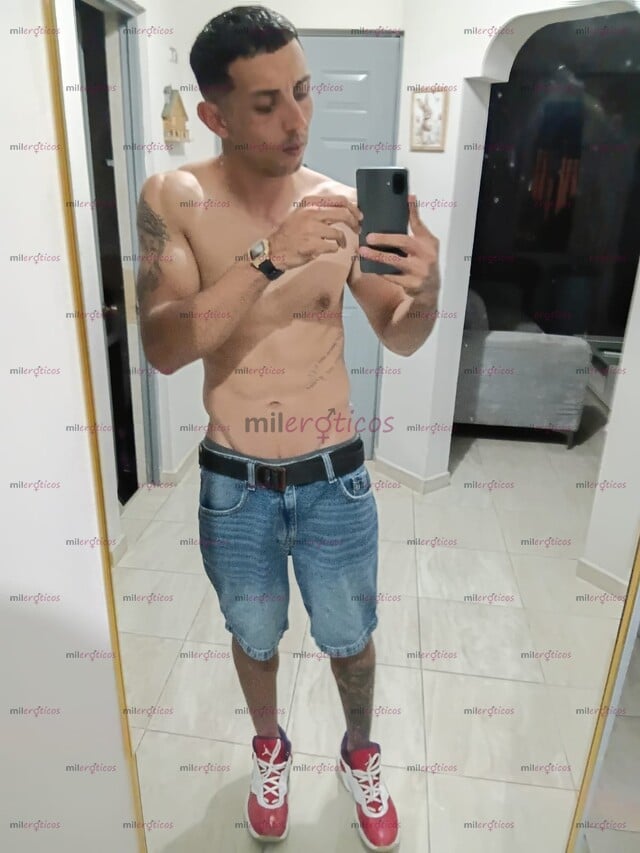 FOTOS DE JOVEN ALTO DELGADO BUEN ROLLO ATENTO SERVICIAL Y RESPETUOSO CONTACTAME