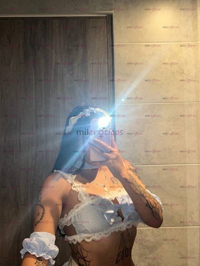 FOTOS DE PELINEGRA DE OJOS VERDES & TATUADA CONTENIDO EXCLUSIVO DIGITAL
