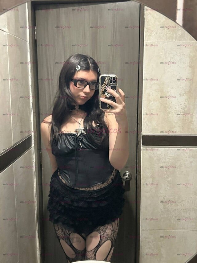 FOTOS DE VENUS 20 AÑOS MUY FEMENINA, SUMISA Y OBEDIENTE