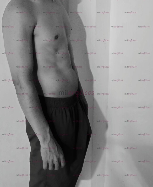 FOTOS DE JONAS NOIR CABALLERO CON DISTINCIÓN DISCRECIÓN EXCLUSIVIDAD