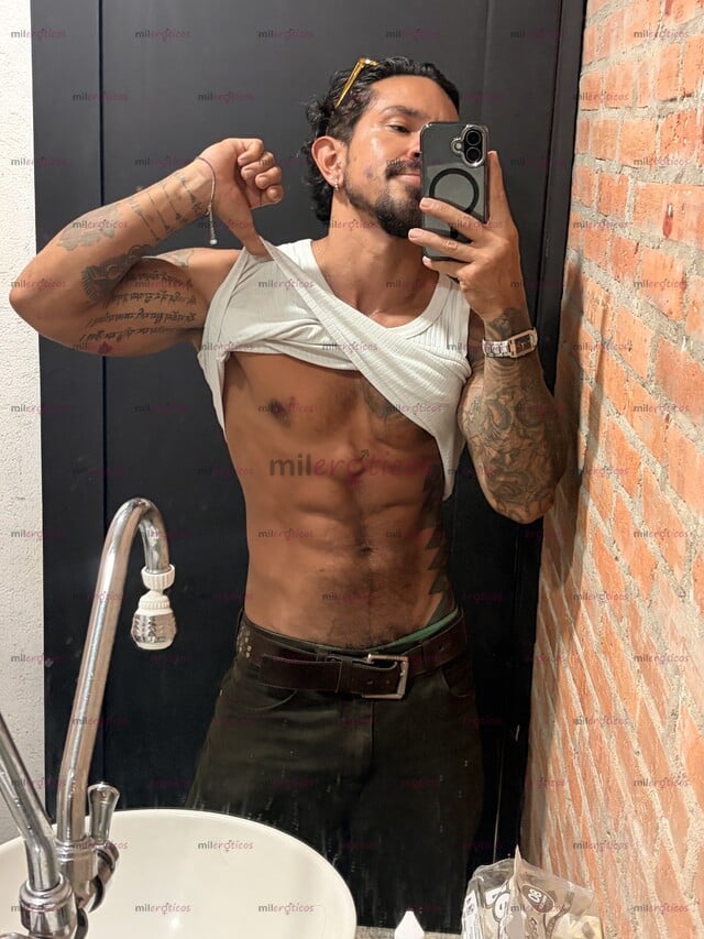 FOTOS DE ACTIVO..MORENO.. TATUADO .. CONOZCAME .. PARA HOMBRES!