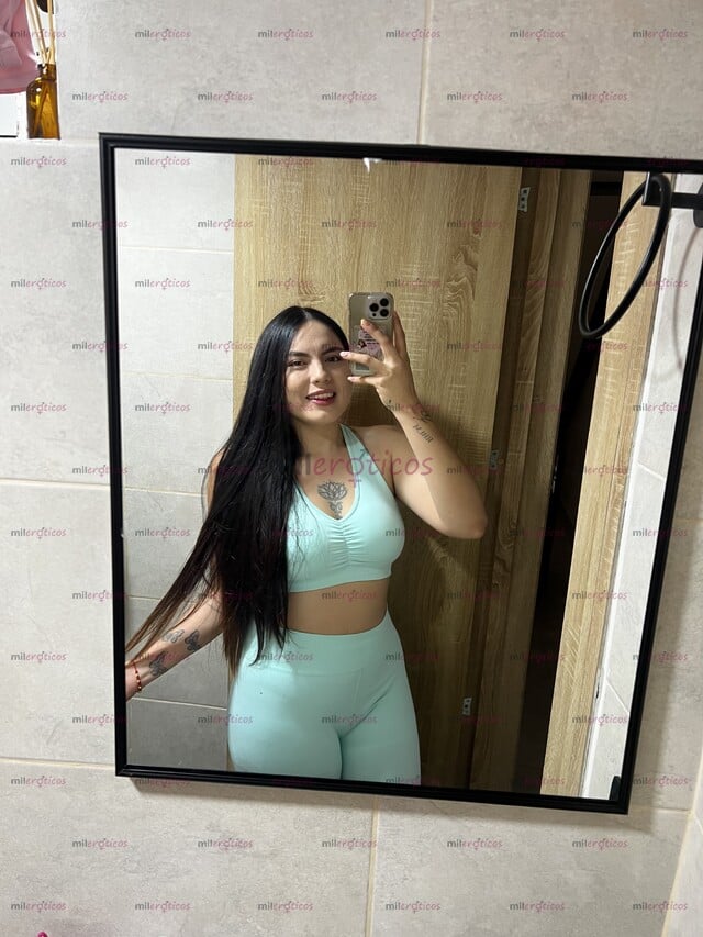 FOTOS DE NUEVA EN TU CUIDAD CHICA ALTA PELO LARGO MUY ESPONTÁNEA Y SENSUAL