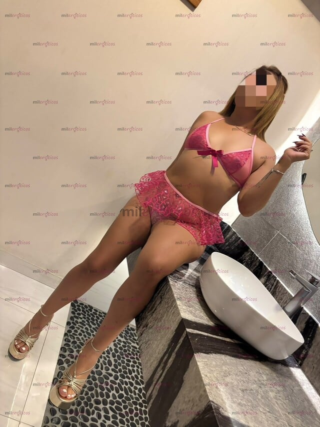 FOTOS DE ZAFIRO HERMOSA CHICA MILF LLENA DE BESOS Y CARICIAS PARA TI