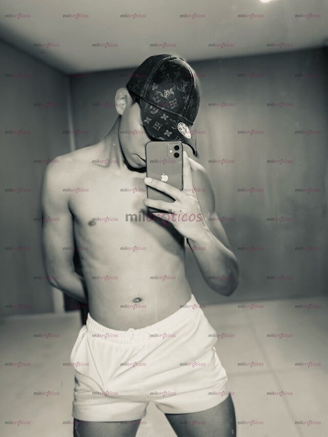 FOTOS DE UNA MEZCLA PELIGROSA ENTRE TENTACIÓN Y GANAS. ¿TE QUEDAS A VER QUÉ PASA ?