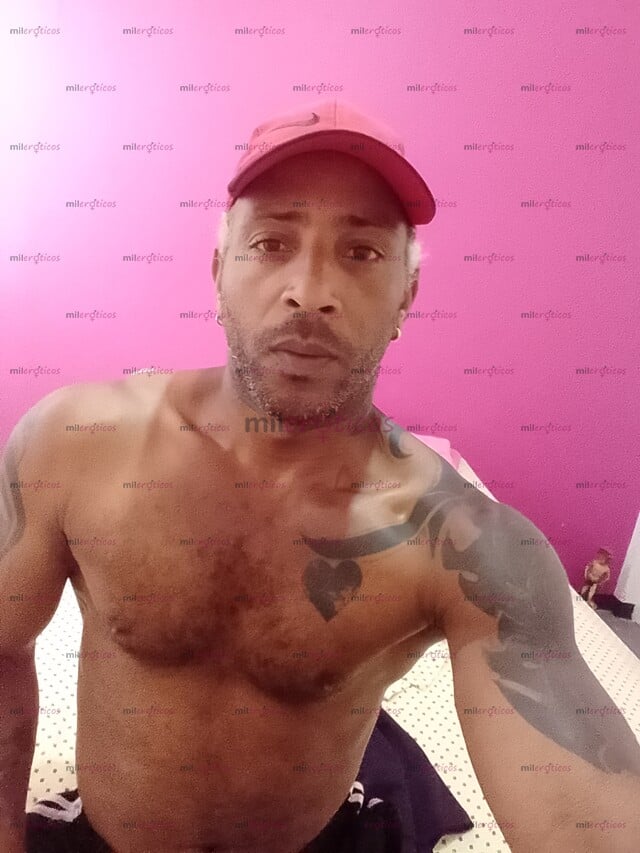 FOTOS DE AFRO CUBANO CON UN PINGON DE 22 CENTÍMETRO PARA ROMPER CULO.Y DAR RICO PLACER
