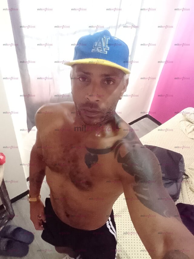 FOTOS DE AFRO CUBANO CON UN PINGON DE 22 CENTÍMETRO PARA ROMPER CULO.Y DAR RICO PLACER