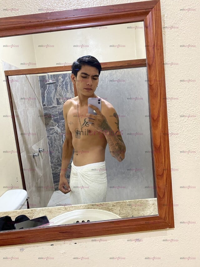 FOTOS DE JOVEN DELGADO TATUADO CON UN VERGON RICO