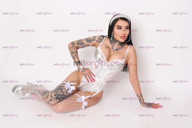 FOTOS DE EXÓTICA TATUADA CURVAS IRRESISTIBLES FOTOS REALES