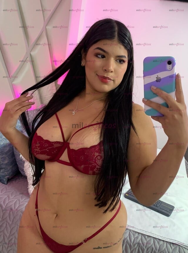 FOTOS DE ZARA CARIÑOSA Y TIERNA UNIVERSITARIA DE CABELLO NEGRO Y HERMOSO ROSTRO