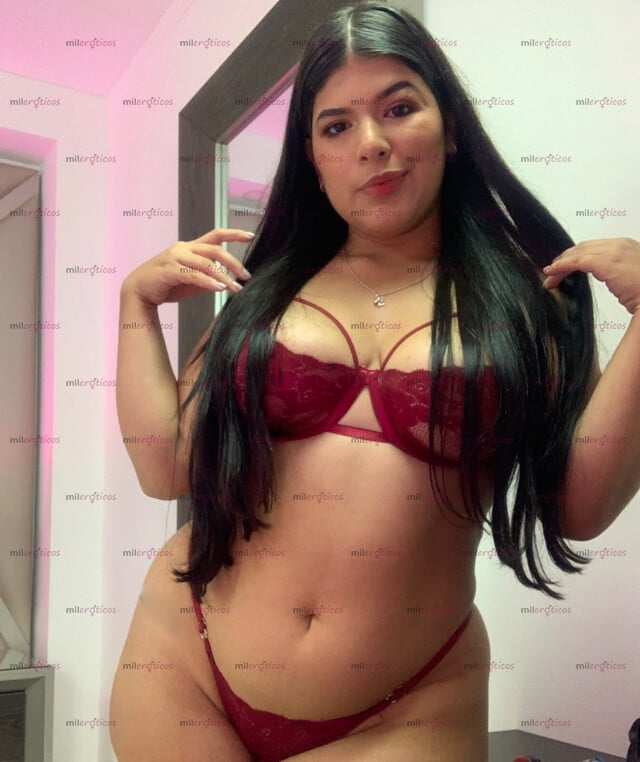 FOTOS DE ZARA CARIÑOSA Y TIERNA UNIVERSITARIA DE CABELLO NEGRO Y HERMOSO ROSTRO