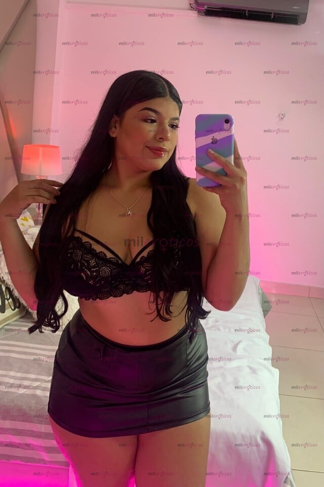 FOTOS DE ZARA CARIÑOSA Y TIERNA UNIVERSITARIA DE CABELLO NEGRO Y HERMOSO ROSTRO