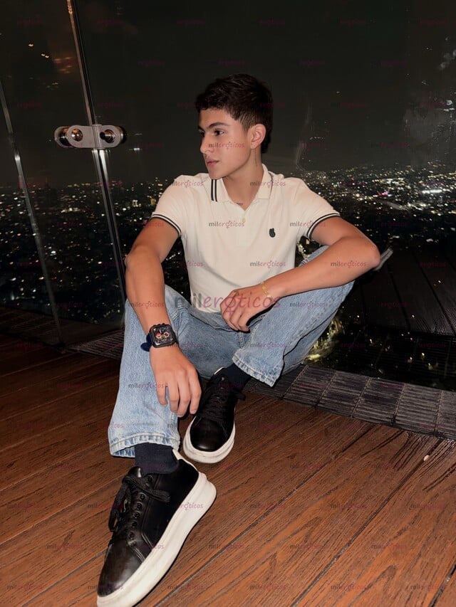 FOTOS DE TWINK COLOMBIANO ADICTO AL SEXO 19 CM CON BUEN PENE Y CUERPO