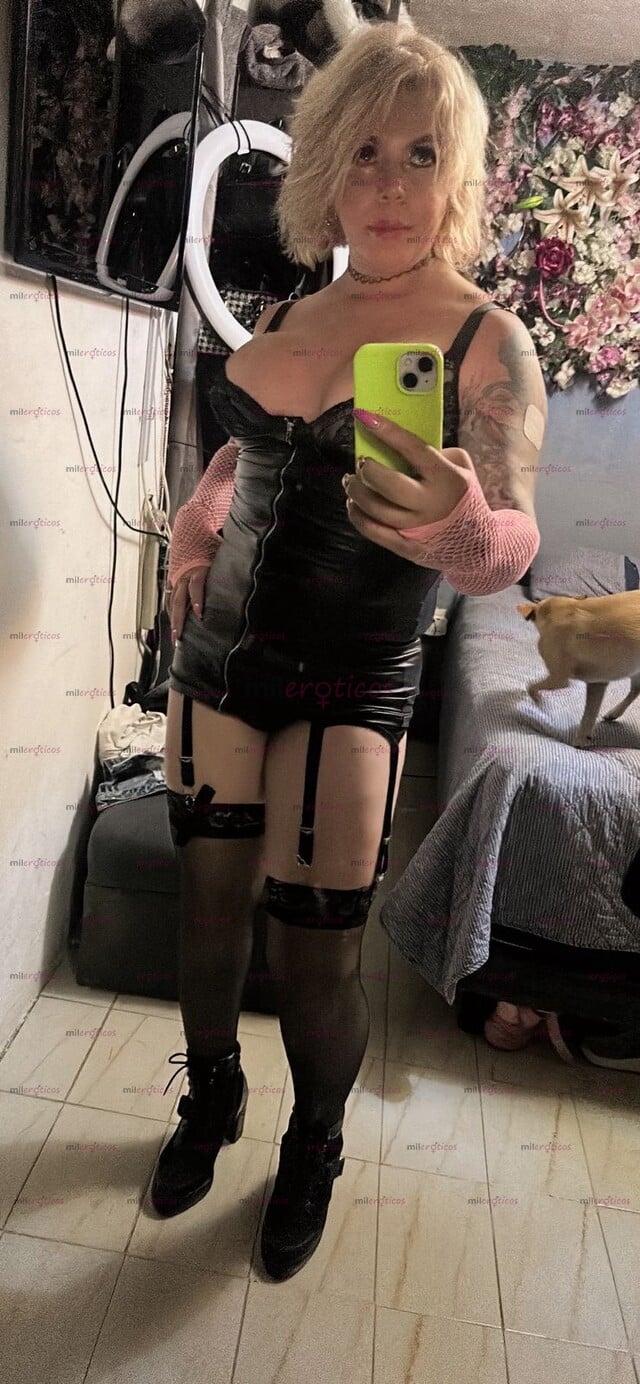 FOTOS DE MUJER, TRANS RUBIA DE CUERPO EXCITANTE CARIÑOSA EMOJI ARDIENTE.