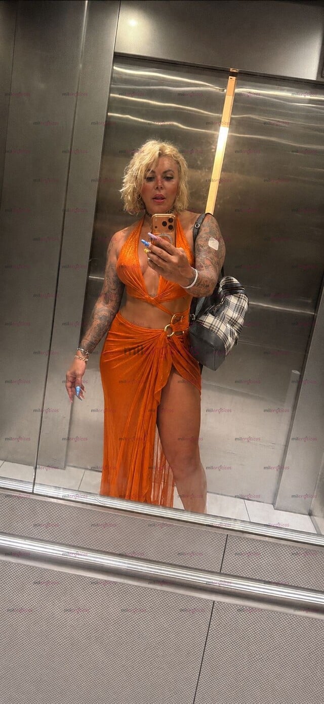FOTOS DE MUJER, TRANS RUBIA DE CUERPO EXCITANTE CARIÑOSA EMOJI ARDIENTE.