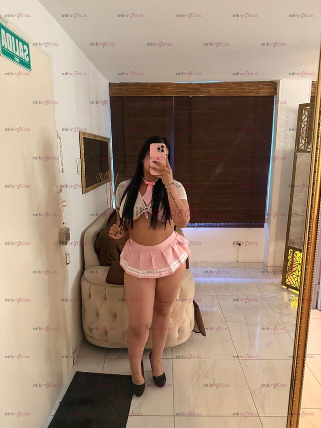 FOTOS DE YESSICA, HERMOSA NIÑA DE 20 AÑOS CON RICAS TETAS GRANDES Y DELICIOSAS CADERAS!
