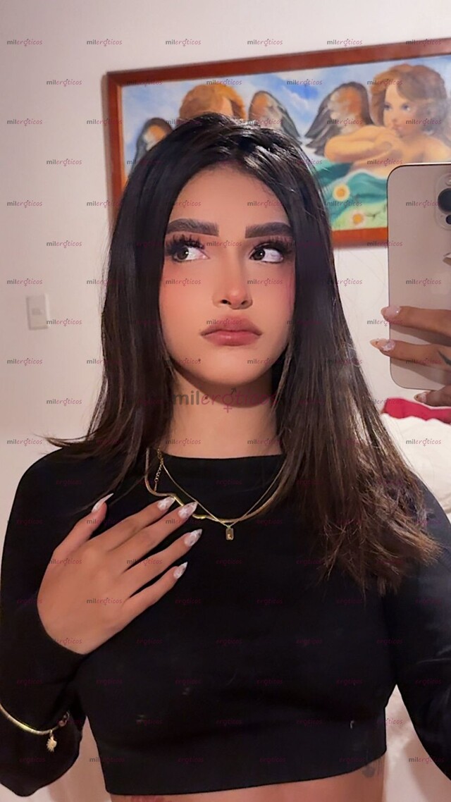 FOTOS DE HERMOSA MUÑEQUITA CON UNA NALGUITA FIRME Y REDONDITA DISPUESTA PARA TI