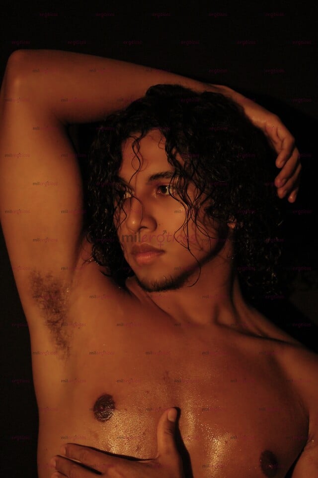FOTOS DE MORENO CALIENTE VERGON, AMABLE CABALLEROSO SOLO PARA TI