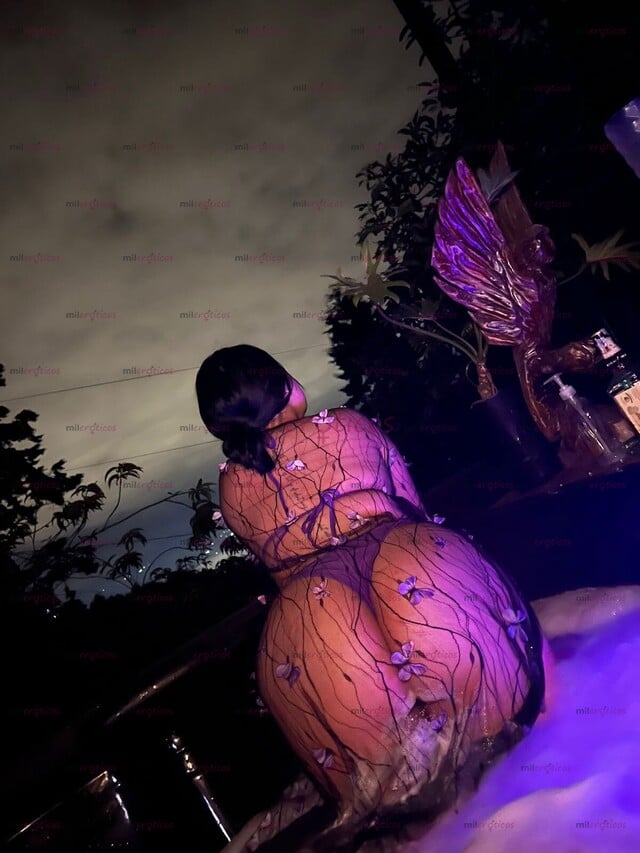 FOTOS DE AMOR ESTOY DE VISITA, ANTONELLA GOMEZ UNA PELINEGRA DELICIOSA Y COMPLACIENTE