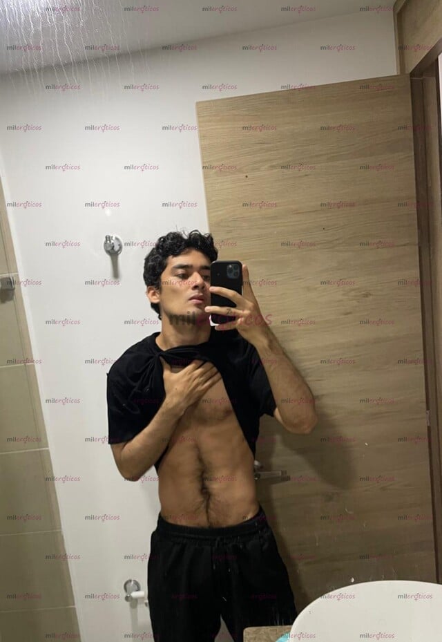 FOTOS DE SERIO Y DISCRETO, DE PASO POR LA CIUDAD, CON GANAS DE PASARLA BIEN