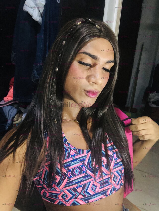FOTOS DE POLLITA DESCOMPLICADA CON SITIO Y CON MUCHAS GANAS DE CUMPLIR TUS FANTASIAS.