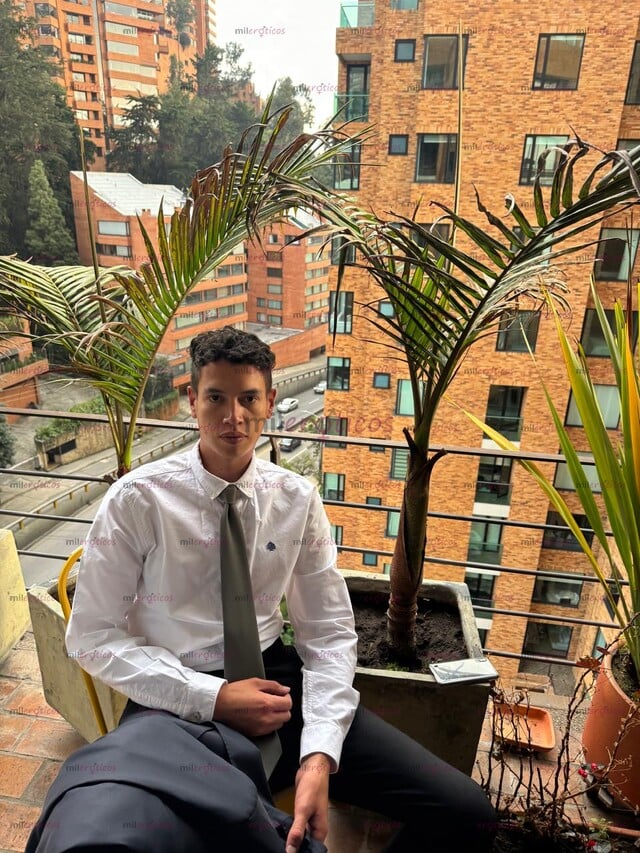 FOTOS DE 1.85 M, COLOMBIANO, VERGON BUENA PRESENCIA Y DIFÍCIL DE IGNORAR SI BUSCAS ALGO