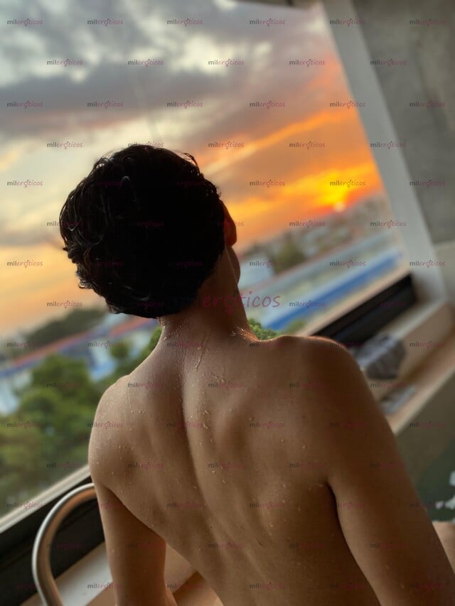 FOTOS DE MORRITO DE 19 AÑOS, MUY CALIENTE Y LISTO PARA TI