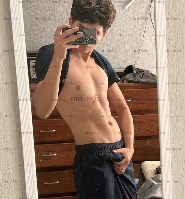 FOTOS DE MORRITO DE 19 AÑOS, MUY CALIENTE Y LISTO PARA TI