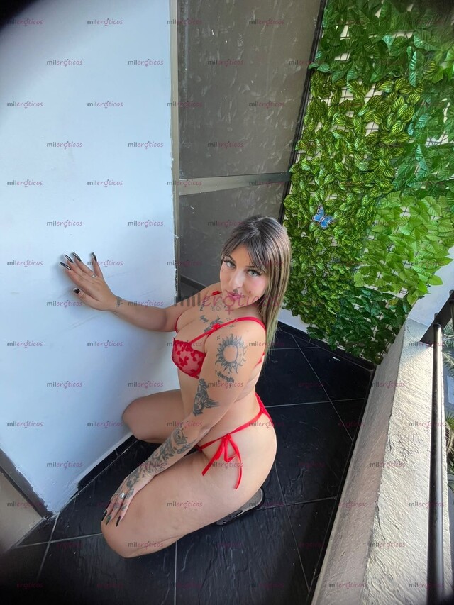 FOTOS DE HERMOSA TETONA CON CUERPO ESPECTACULAR MIRADA SEXY