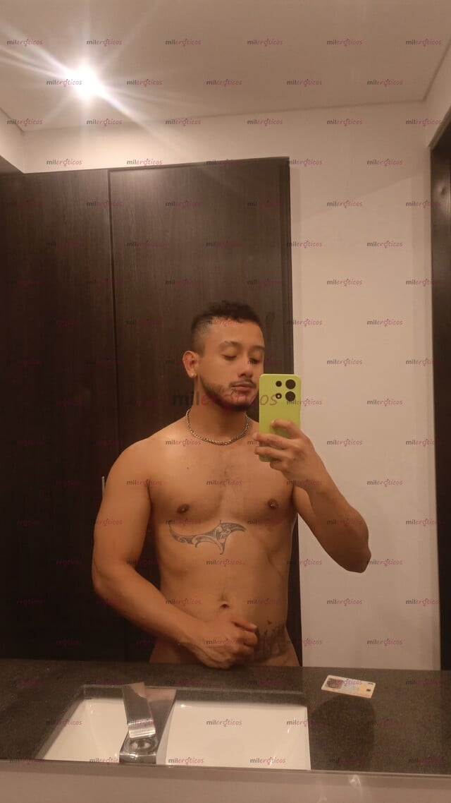 FOTOS DE JOVEN MACHO ABIERTO Y DISPONIBLE PARA CUMPLIR TUS FANTASIAS