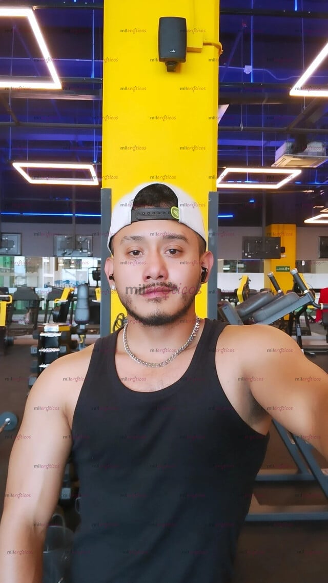 FOTOS DE JOVEN MACHO ABIERTO Y DISPONIBLE PARA CUMPLIR TUS FANTASIAS