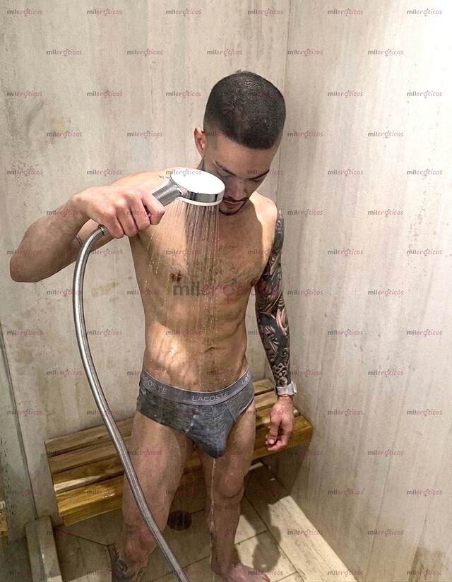 FOTOS DE TATUADO, SERIO Y ENTRON CON 22CM DE VERGA DURA Y GRUESA PARA QUE TE LA COMAS