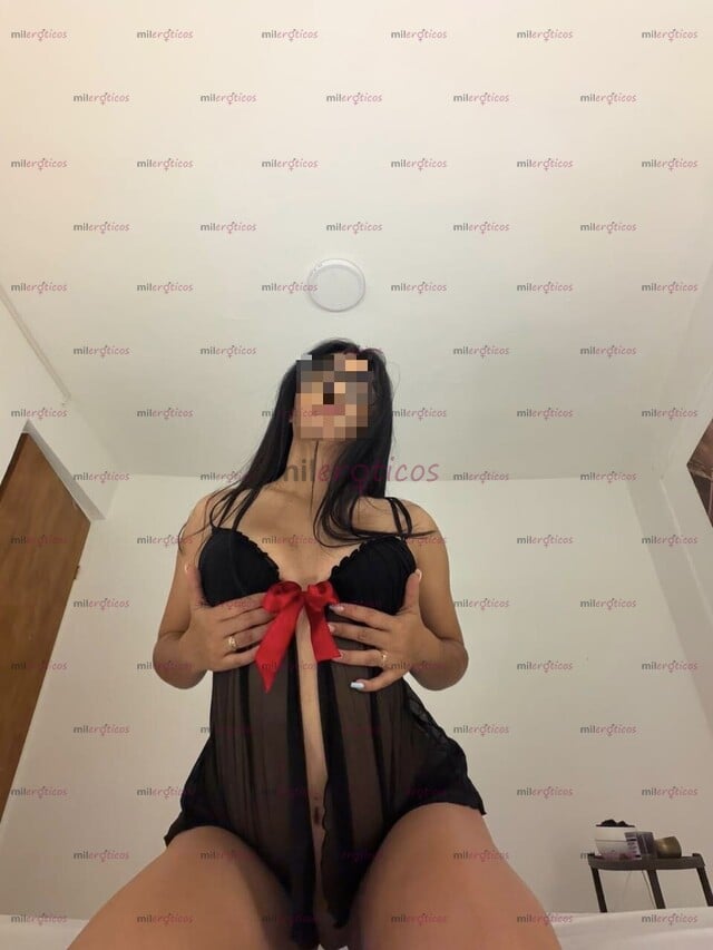 FOTOS DE VIOLETA, SENSUALIDAD SUTIL Y UNA PRESENCIA CAUTIVADORA