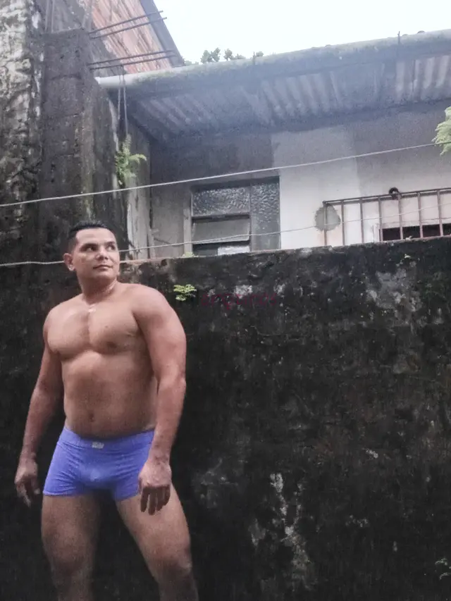 Me chamo cleyton sou seu companheiro fora de casa pode conversar desabafar e tbm realizar seus desejos mas profundos quero satisfazer voce tenho um co...