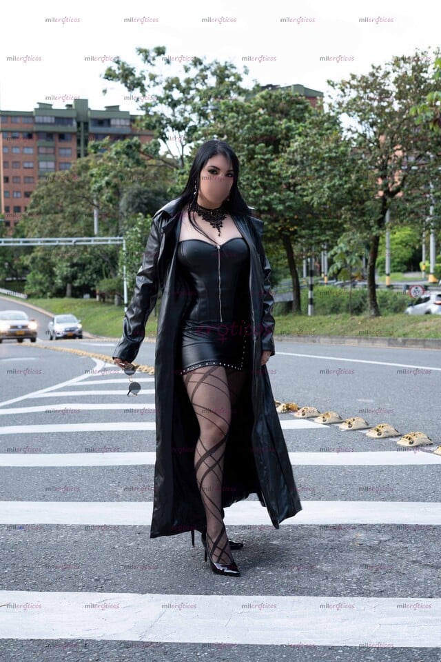 FOTOS DE SESION BDSM CON EXPERTA DOMINATRIX FETICHES Y FANTASIAS
