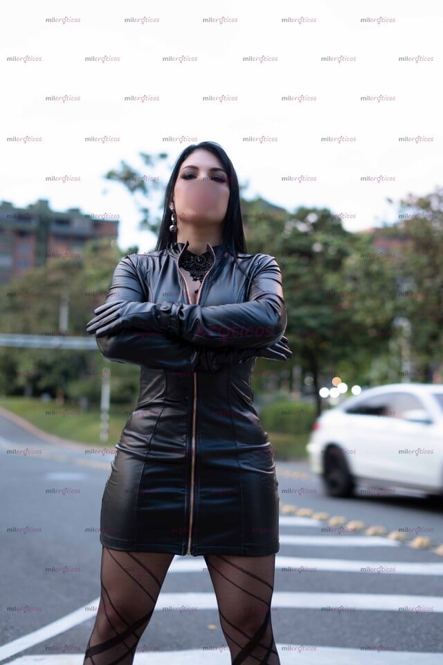 FOTOS DE SESION BDSM CON EXPERTA DOMINATRIX FETICHES Y FANTASIAS