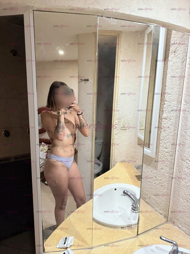 FOTOS DE UNA CHICA UNIVERSITARIA CON UN CUERPO RICO VAGINA Y CULO APRETADO
