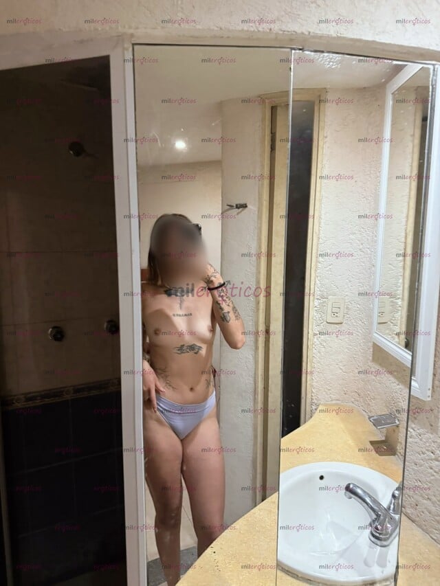 FOTOS DE UNA CHICA UNIVERSITARIA CON UN CUERPO RICO VAGINA Y CULO APRETADO