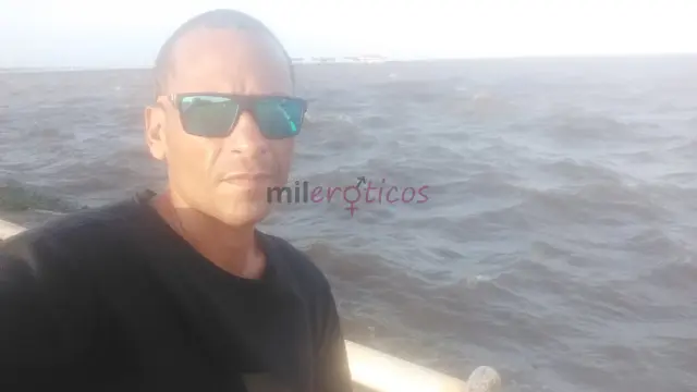 Sou extrangero moro em macapa centro tou bem dotado me gosta ficar com homem gay mulher idosas fazer trios gosto de gays pretos e zafados atendo hotel...