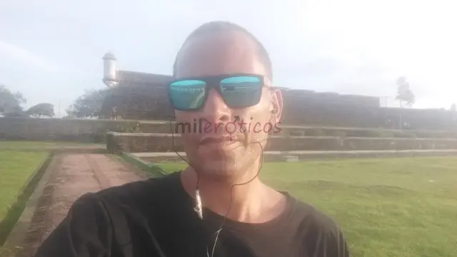 Sou extrangero moro em macapa centro tou bem dotado me gosta ficar com homem gay mulher idosas fazer trios gosto de gays pretos e zafados atendo hotel...