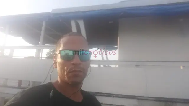 Sou extrangero moro em macapa centro tou bem dotado me gosta ficar com homem gay mulher idosas fazer trios gosto de gays pretos e zafados atendo hotel...