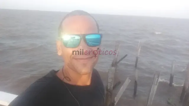 Sou extrangero moro em macapa centro tou bem dotado me gosta ficar com homem gay mulher idosas fazer trios gosto de gays pretos e zafados atendo hotel...