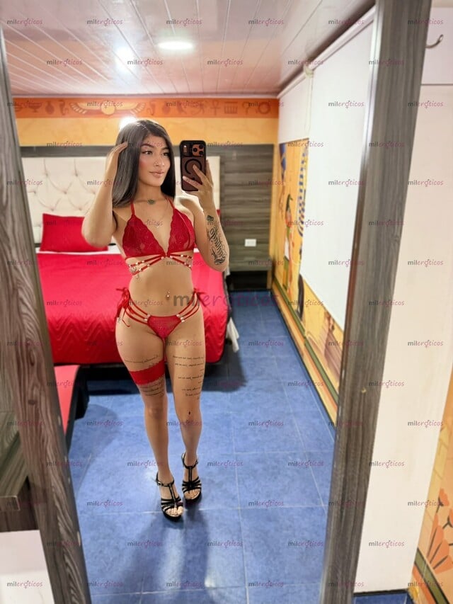 FOTOS DE TODA UNA MUÑEQUITA SACADA DE SU CAJA, UNA BARBIE DE PIES A CABEZA