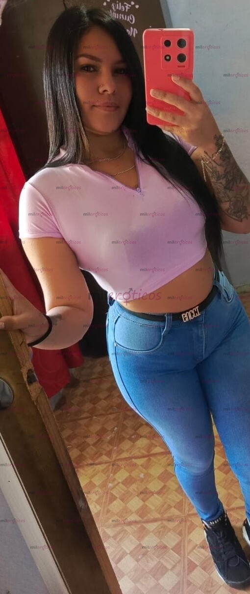 FOTOS DE PEQUEÑA PELINEGRA TIERNA Y MUY CALIENTE CON GANAS DE CONOCERTE .....