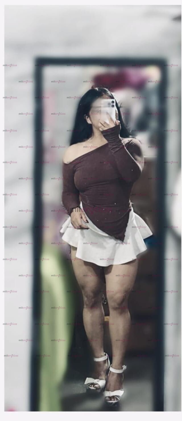 FOTOS DE DEMASIADO COMPLACIENTE, CON UN CUERPO ENCANTADOR 23 AÑOS.